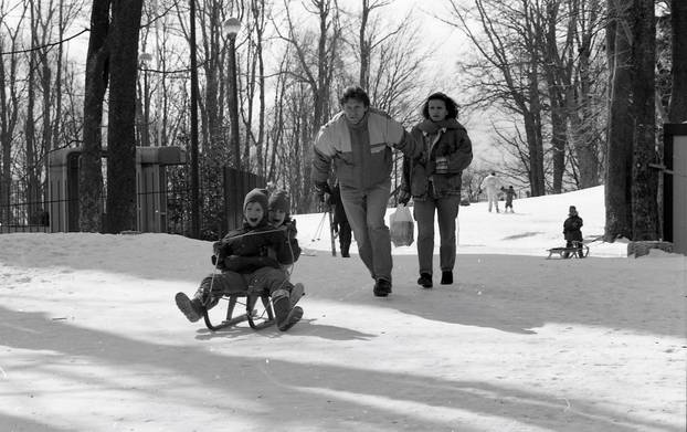 Zagreb: Brojni Zagrepčani uživali na Sljemenu u svježem zraku i raznim aktivnostima