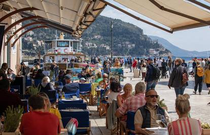 Turista nikad više, Slovence šokirale cijene sladoleda i lignji. Je li Jadran postao preskup?