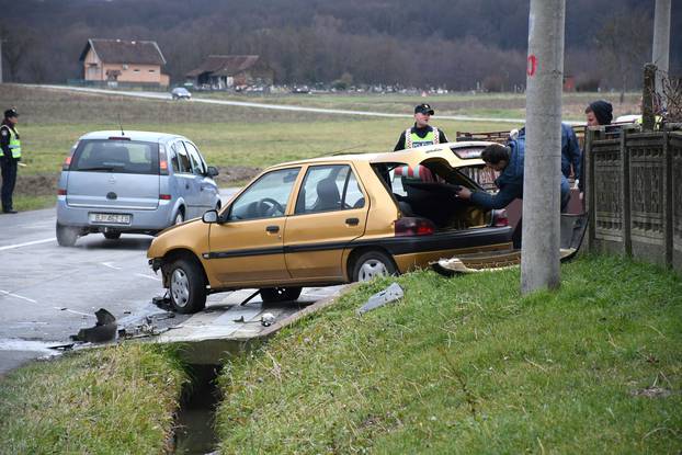 Na cesti Bjelovar - Garešnica izgubio kontrolu nad vozilom, udario u betonski most i poginuo