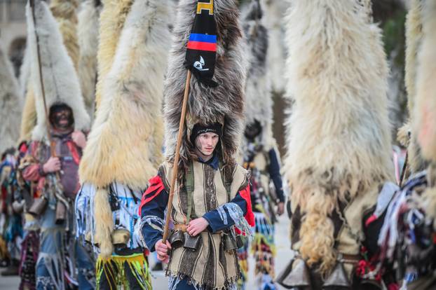 Šarena povorka maskiranih skupina u Splitu