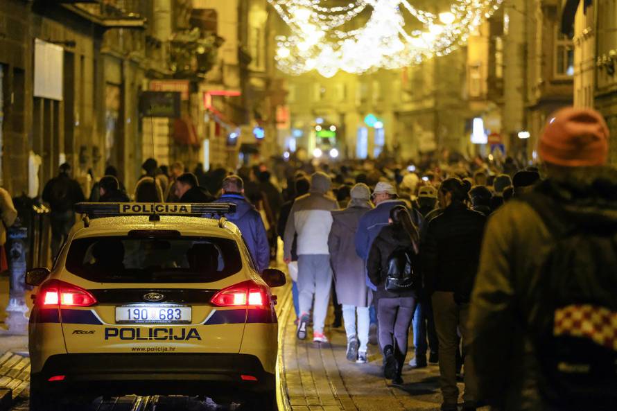 VIDEO Privedeno dvoje, glavni organizatori: 'Netko nam je ukrao prosvjed'