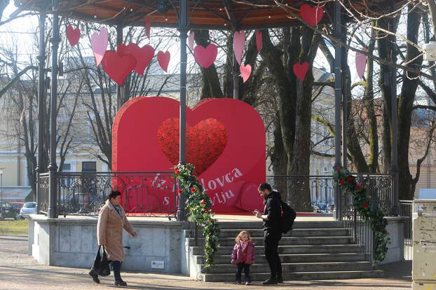 Karlovac: Glazbeni paviljon u znaku Valentinova