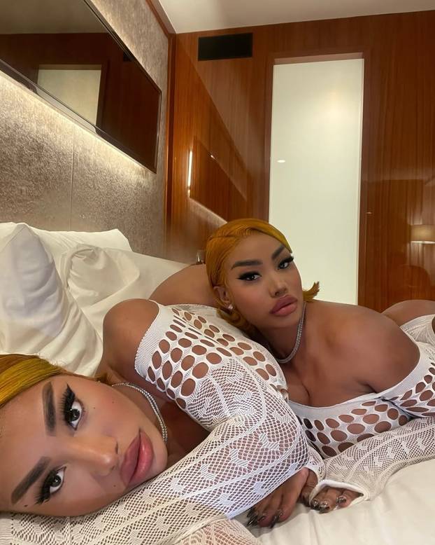 FOTO Jel' vidite duplo? Ne! Divlje blizanke ne vole odjeću, a jedna krade kreditne kartice...