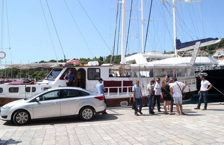 Hvar: Dječak se još oporavlja od trovanja plinom na jedrenjaku