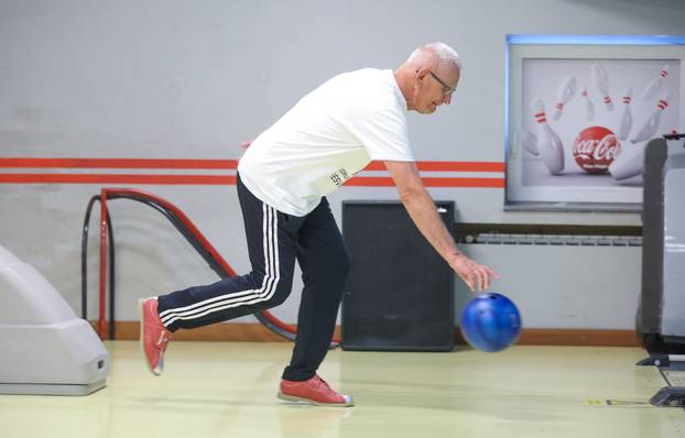 Zagreb: Druženje umirovljenika u Bowlingu Clubu 