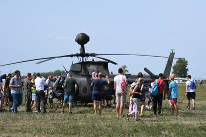 FOTO Aeromiting Marijan Celjak oduševio je posjetitelje u Sisku