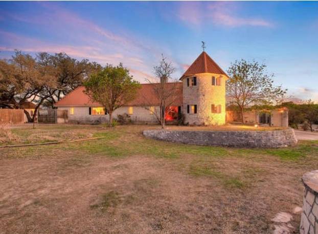 FOTO Dvorci diljem svijeta na prodaju! Neki imaju 200 soba, tamnice, jezera, šume i potoke