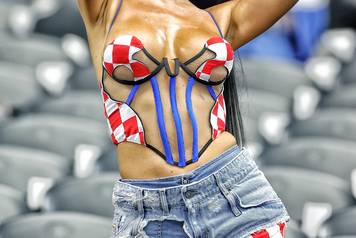 Ivana Knoll  pozirala uo&ccaron;i po&ccaron;etka utakmice Engleska - Hrvatska