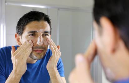 Rutina njege za muškarce: Kako se brinuti o koži u četiri koraka?