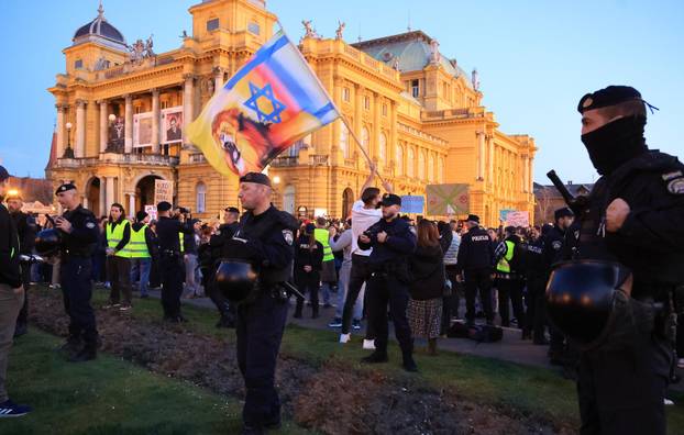 Zagreb: Održan jubilarni 10. Noćni marš za prava žena "Žene – kičma otpora"