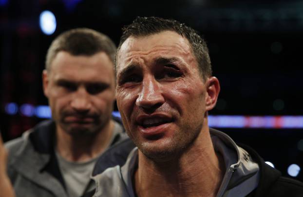 Wladimir Klitschko speaks to the fans after the fight