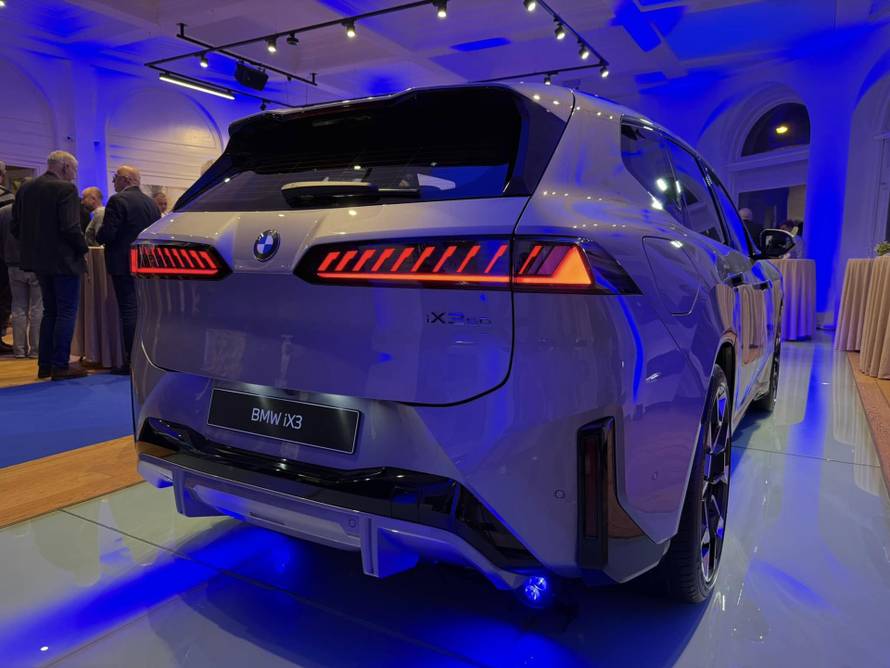 Novi BMW iX3 oduševio Top Gear: “Nema očitih mana, kvantni skok za električne aute”