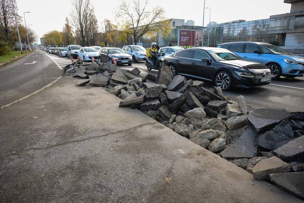 Zagreb: Radovi na proširenju ceste kod Vjesnikovog nebodera zbog zatvaranja podvožnjaka
