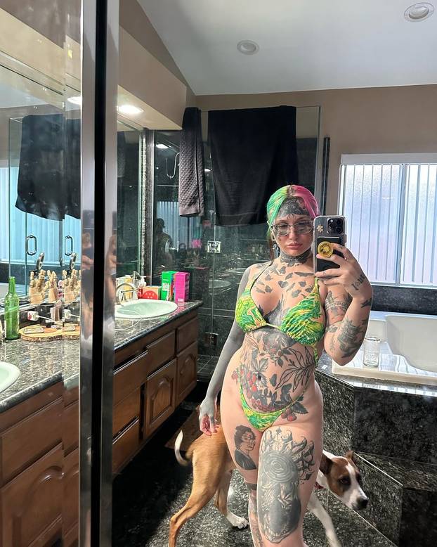 FOTO Cijela je tetovirana, ima i zmijski jezik: 'Vrijeđaju me da sam demon! Osjećam se lijepo'