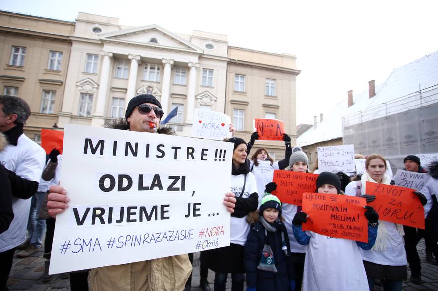 Zagreb: Prosvjed "Spinraza za sve" na Trgu. sv. Marka