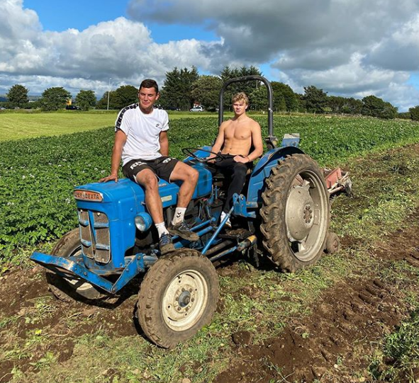 Želi ga pola Europe, a on vozi traktor i motorkom pili drva