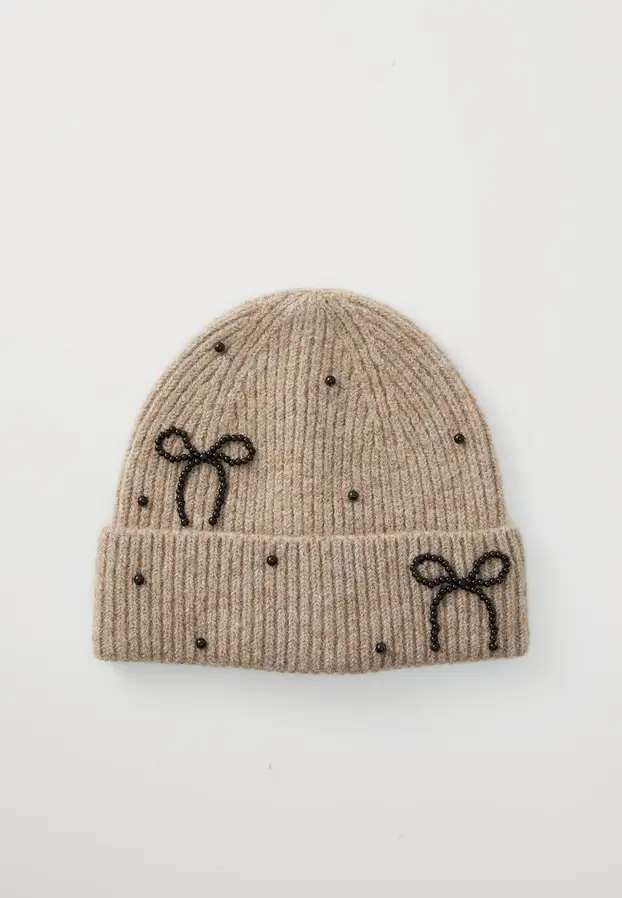 Ove sezone kape su chic i raznolike - od atraktivnih šilterica do beanie s mašnama