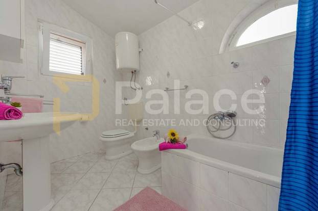 FOTO Najjeftinija vila na otoku Pašmanu ima bazen, ljetnu kuhinju i 300 metara do plaže!