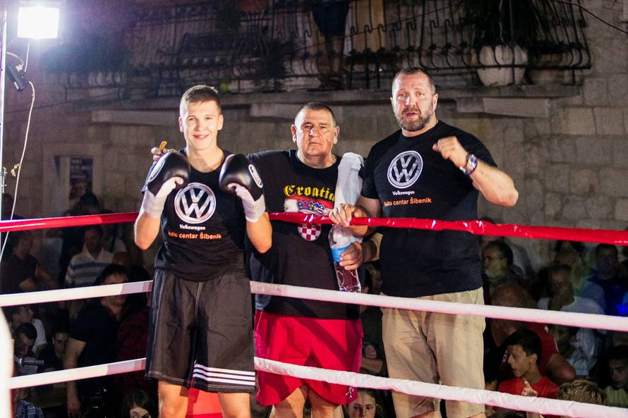 Borilački spektakl za Cikatića: Uz ring u Kaštelima 2000 ljudi