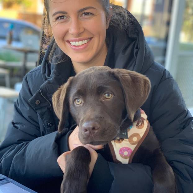 FOTO Ovo je voditeljica koja se 'pod gasom' javila uživo. Dobila je podršku od premijera države