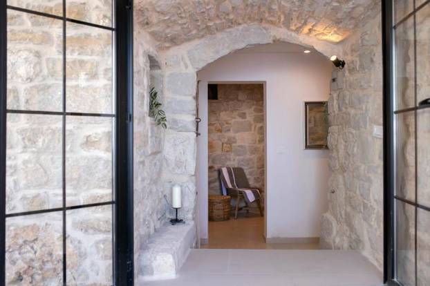 FOTO Kuća na Jadranu s 240 m² luksuza čeka novog vlasnika