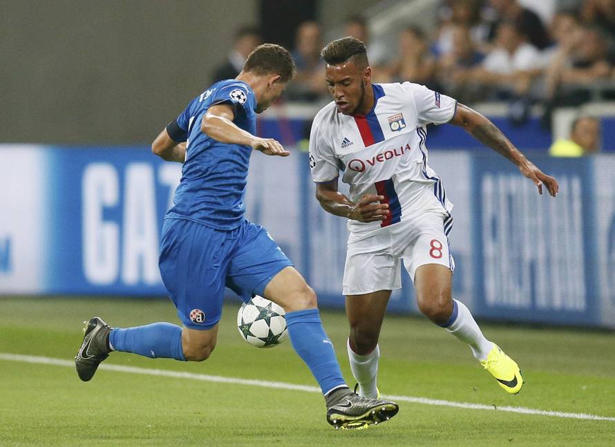 Dinamo Zagreb's Jonas (L) in action with Olympique Lyon's Corentin Tolisso