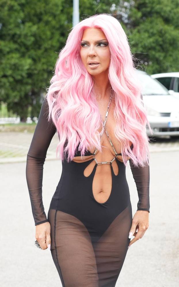 Beograd: Jelena Karleuša dolazi na snimanje emisije "Pinkove zvezde"