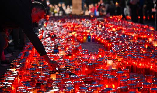 MEGA GALERIJA Svijeće, cvijeće i lampaši: Pogledajte prekrasne prizore s groblja u Hrvatskoj