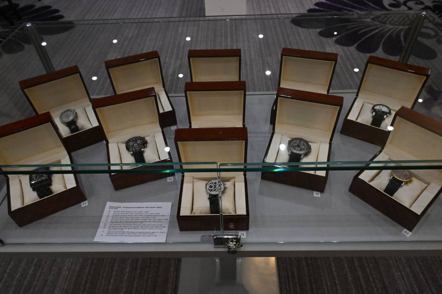 Zagreb: U Hotelu Sheraton izložena su razna umjetnička djela uoči Zimske aukcije aukcijske kuće Artmark Croatia