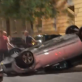 VIDEO Auto u Zagrebu udario u parkirane aute, kamen, hidrant i zgradu pa završio na krovu
