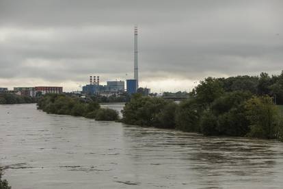 Zagreb: Iz korita se na podru?ju metropole izlila Sava