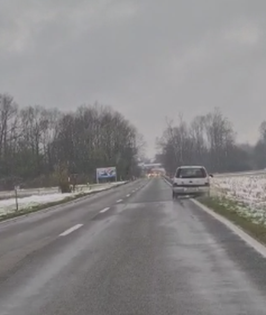 Vrludala cestom, sletjela s nje pa se nastavila voziti: Policija joj izmjerila 1,7 promila u krvi