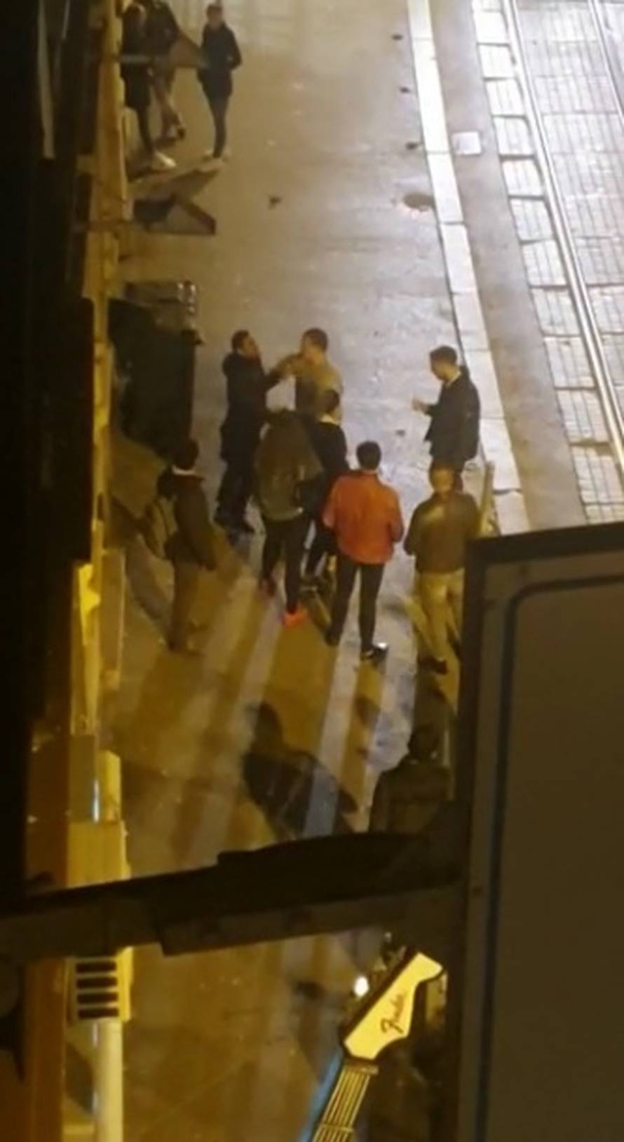 U centru Zagreba mlatili dečka, nisu stali ni kad je djevojka molila da stanu, jer je bolestan