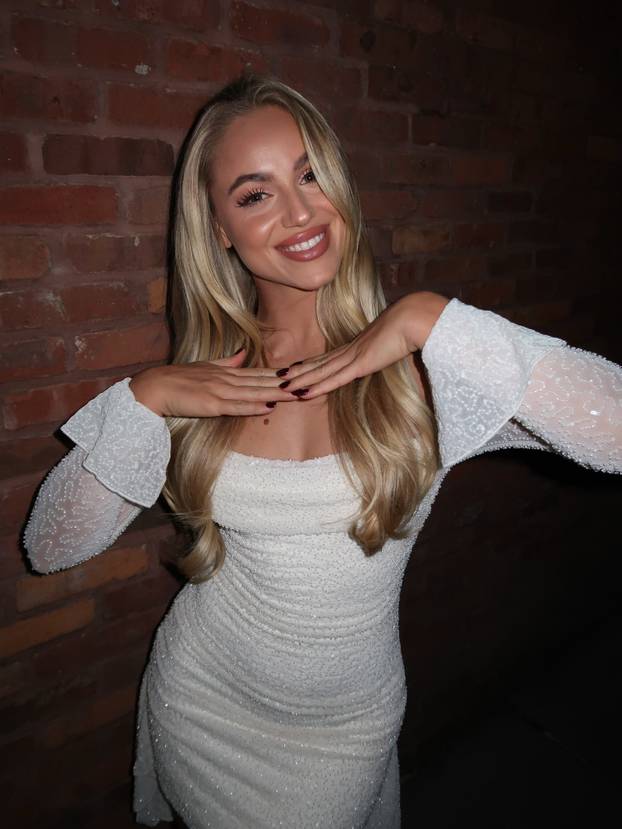 FOTO Kratka haljina i zavodljivi pogled. Ovako je najljepša nogometašica uplovila u 2026.