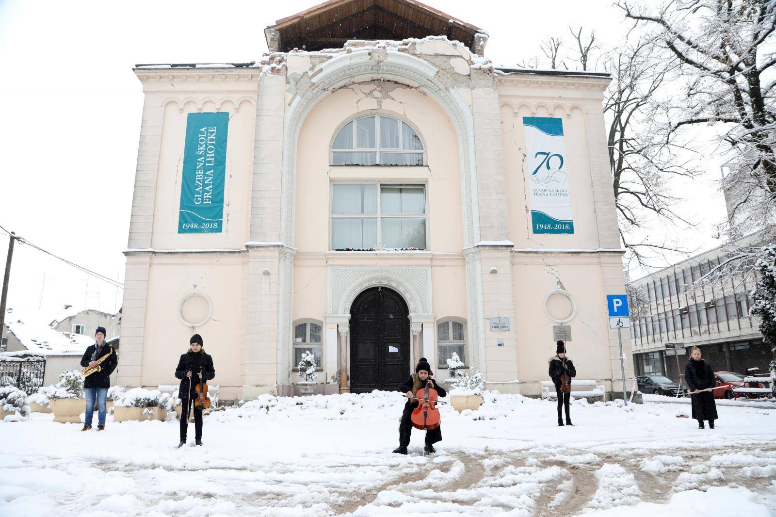 Sisak: Učenici održali koncert kako bi skupili novce za popravak Muzičke škole