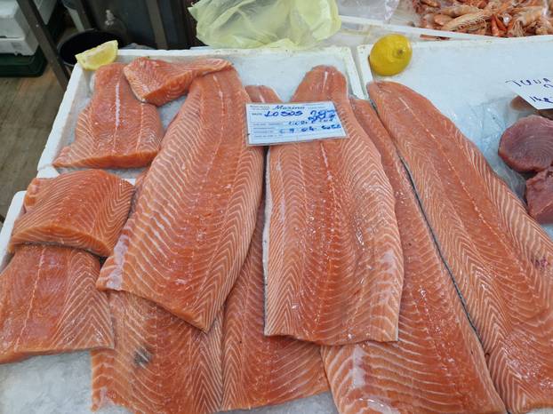 FOTO 'Pa to nije normalno, kila rajčica sedam eura! Nemam ja toliko, kupila sam tri komada'