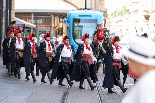 Proslava Dana grada Zagreba uz Kravat pukovniju na glavnom Trgu