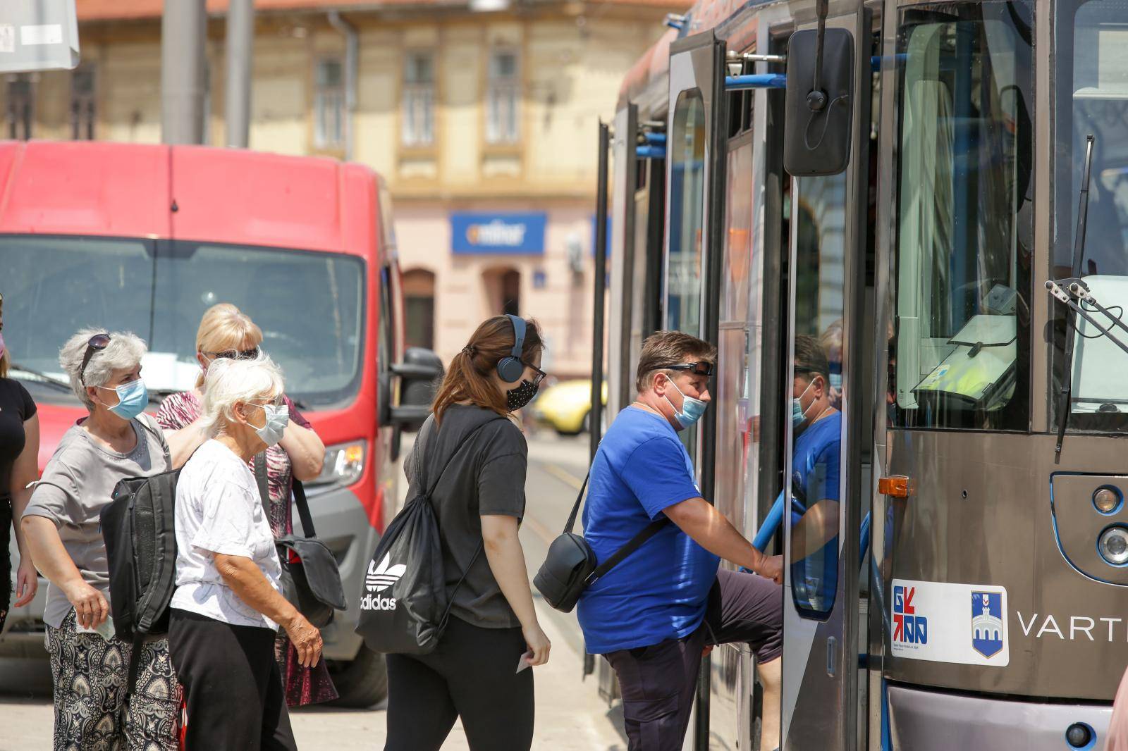 Osijek: Obavezno nošenje zaštitnih maski u javnom prijevozu