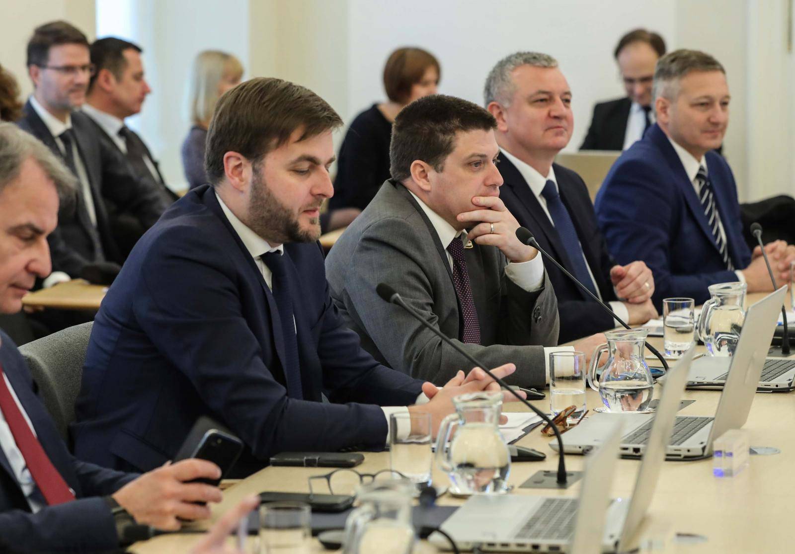 Premijer Plenković izvjestio članove Vlade o planovima suzbijanja epidemije