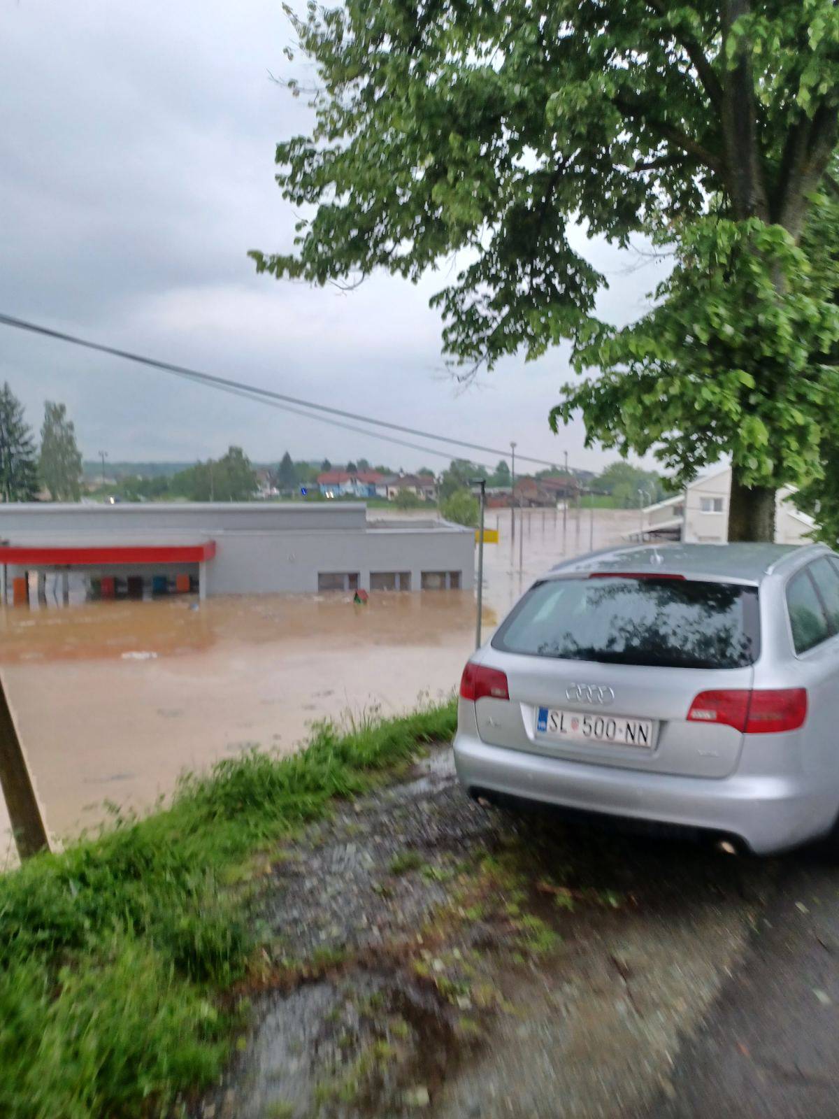 Nevrijeme u Hrvatskoj: Tuča i u Šibeniku, kod Virovitice poplave i obustava  željezničkog prometa