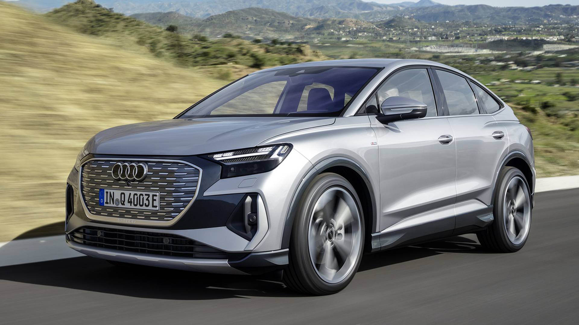 Dva nova impresivna Audija:  Q4 e-tron i Q4 Sportback e-tron