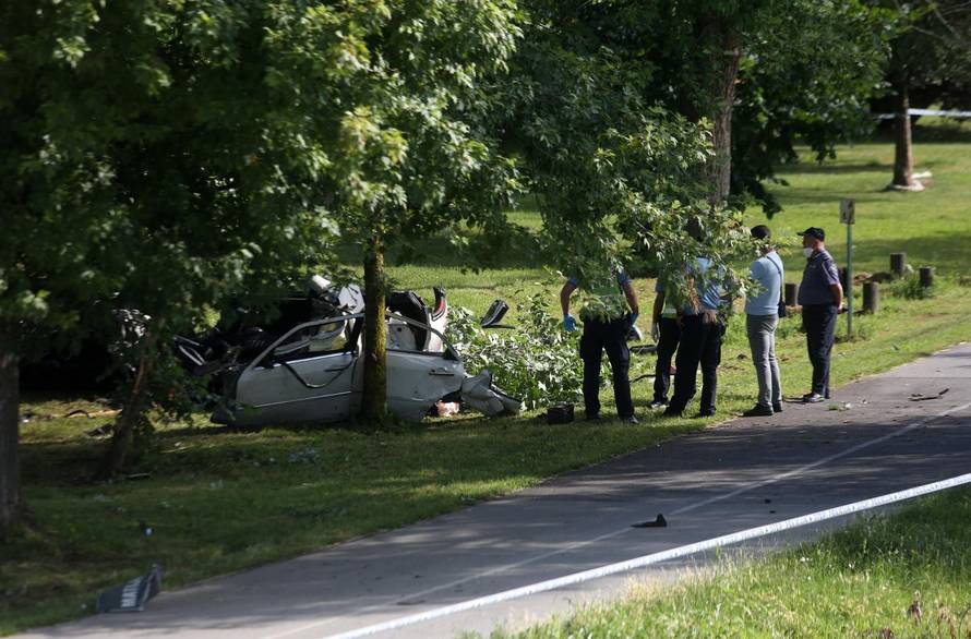 Zagreb: Na Jarunuskom jezeru automobilom se zaletio u stup i poginuo