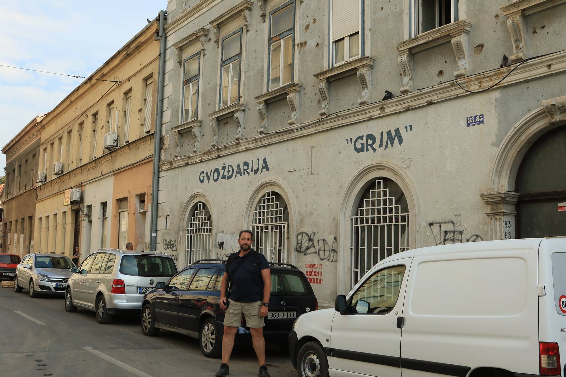 Španjolski vojnik preko Fejsa traži djecu iz Mostara s kojom se slikao tijekom ratnih godina