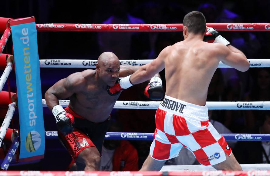 Kakav meč! Hrgović nokautirao Mansoura i postao WBC prvak!