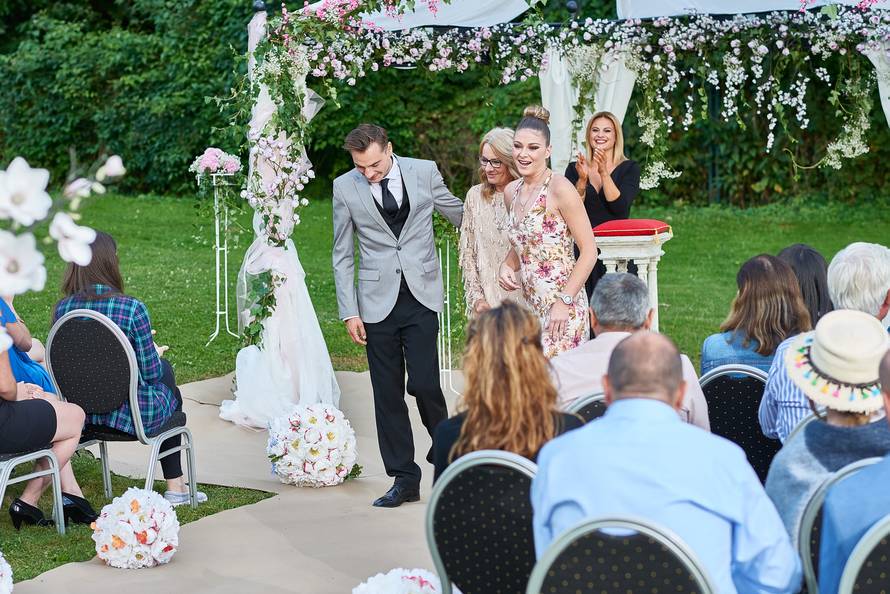 Pale su dvije prosidbe u finalu, a cure ljute: 'Nije bio vrijedan'