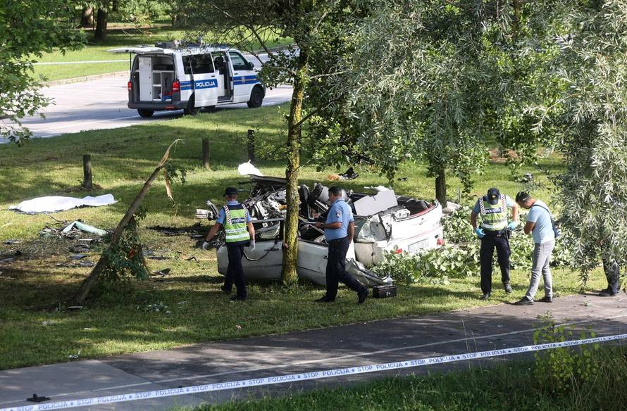 Zagreb: Na Jarunuskom jezeru automobilom se zaletio u stup i poginuo