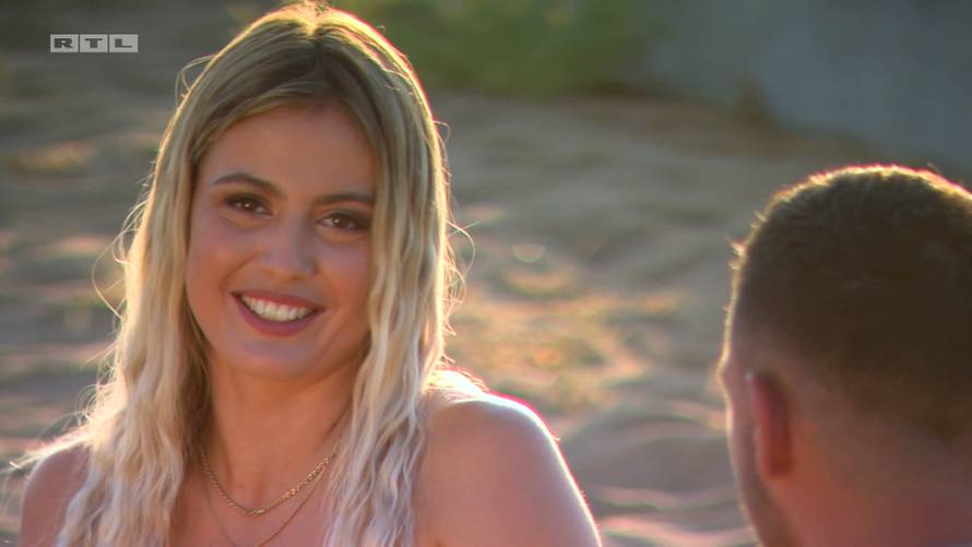 Gospoda Savršeni podijelili  su ruže, a četiri djevojke ne ulaze u vilu: Zaljubila sam se, bit će moj