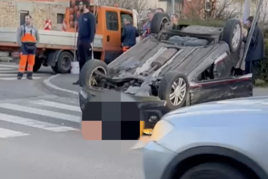Automobil zavr&scaron;io na krovu