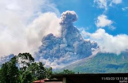 Erumpirao indonezijski vulkan Merapi: Izbacio rijeku lave dugu više od kilometra i oblak dima