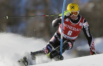 Kostelić teško pao i završio u zaštitnoj ogradi Alta Badije